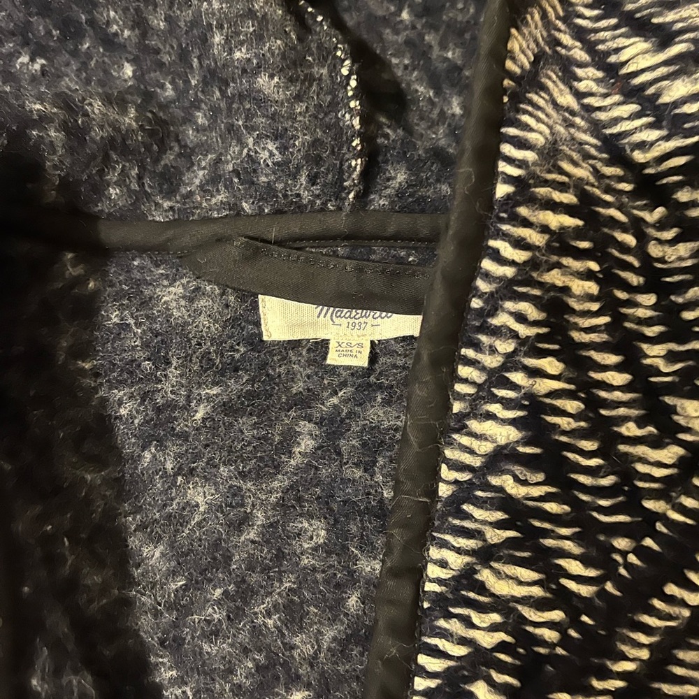 Madewell wool blend jacket with cream/navy chevron pattern. Size XS/S - Picture 4 of 4